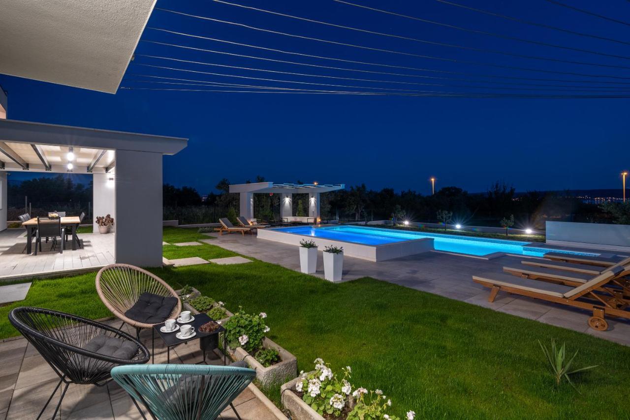 Vitis Villa Kaštel Novi Exteriör bild