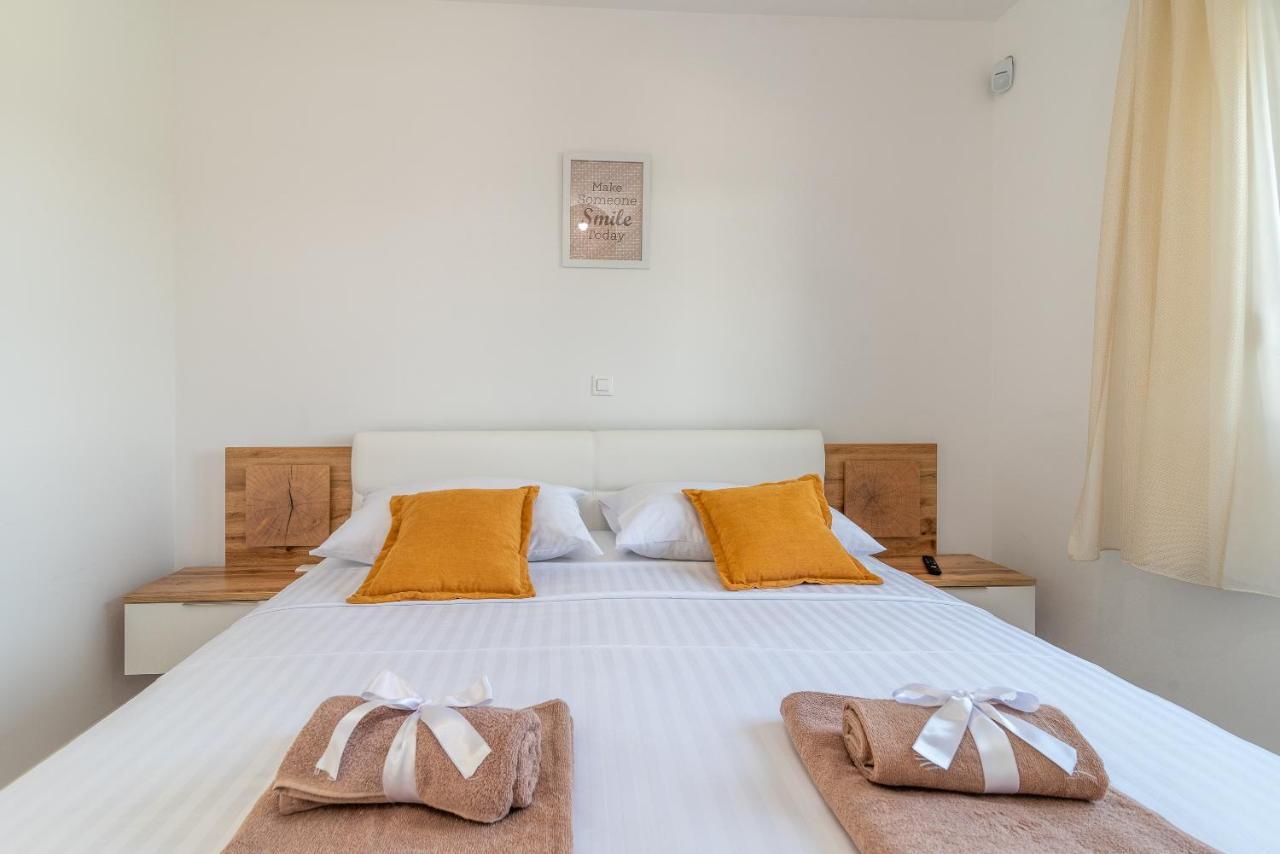 Vitis Villa Kaštel Novi Exteriör bild
