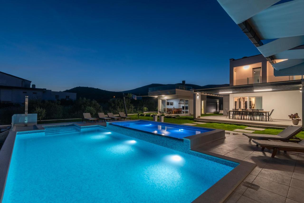 Vitis Villa Kaštel Novi Exteriör bild
